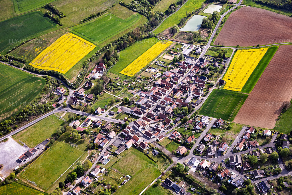 Luftbild: Ortsansicht von Südwesten im Ortsteil Bühler in Eußenheim im Bundesland Bayern in Deutschland. – Foto: IMG_156119.jpg vom 03.05.2026 durch Werner Riehm/FLY-FOTO.de – Auflösung des Originals: 6000 x 4000 px