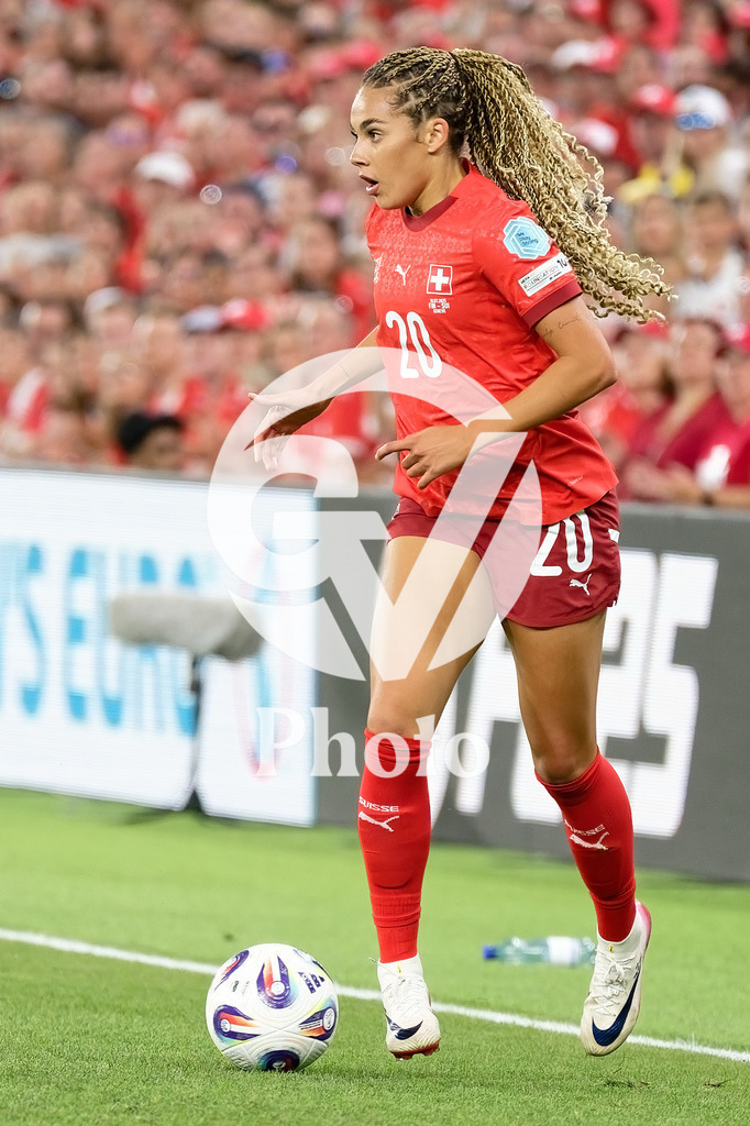 Finland v Switzerland: UEFA Women's EURO 2025 Group A | GENEVA, SWITZERLAND - JULY 10: Alayah Pilgrim of Switzerland controls the ball  during the UEFA Women's EURO 2025 Group A match between Finland and Switzerland at Stade de Geneve on July 10, 2025 in Geneva, Switzerland. (Photo by Giuseppe Velletri/Sports Press Photo/Getty Images)