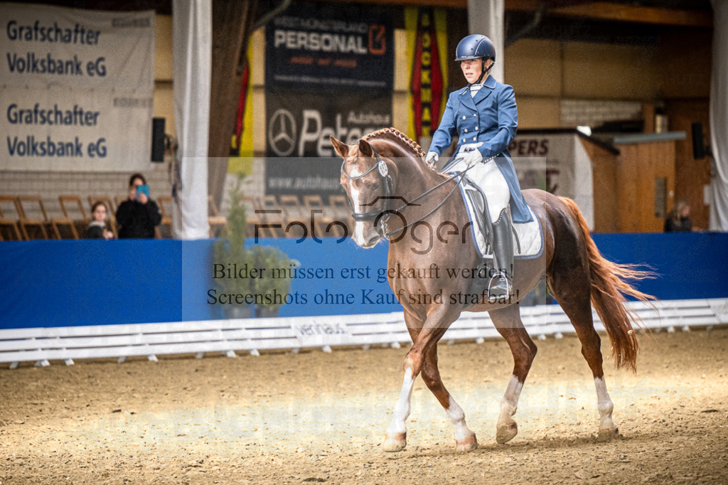 DOS_1826 | Entdecke hochwertige Reitturnierfotos von Foto Oger. Professionell, emotional und authentisch – jetzt Lieblingsmomente im Shop bestellen.Deutschlandweite Turnierfotografie. - Realisiert mit Pictrs.com