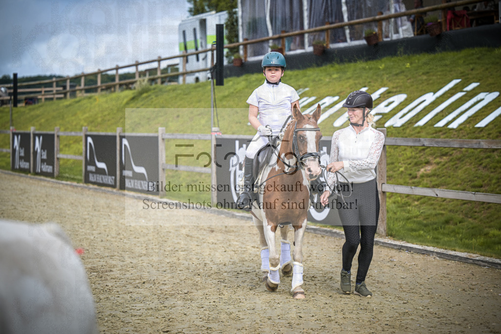 DOS_0324 | Entdecke hochwertige Reitturnierfotos von Foto Oger. Professionell, emotional und authentisch – jetzt Lieblingsmomente im Shop bestellen.Deutschlandweite Turnierfotografie. - Realisiert mit Pictrs.com