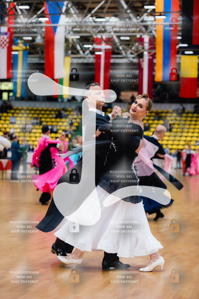 Hessen Tanzt WDSF Open Senior III Standard 84th (297) Dr. Helge Neuner _ Tania Neuner (TSA d. Braunschweiger MTV von 1847 e.V.)-2025-05-17-8115 | Webshop for digital downloads and prints of dance sport, event & show photographer Julian Link - Realisiert mit Pictrs.com