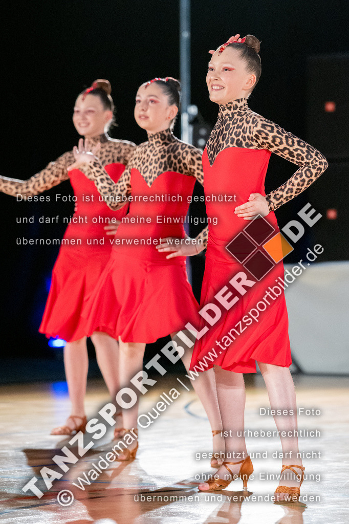 20250504-00984 | Hier finden Sie Tanz Bilder vom Latein und Standard Formationen tanzen. Sportbilder vom Tanzsport. Schöne Fotos und von Weltmeisterschaft, Europameisterschaft, Bundesliga, Regionalliga, Oberliga und Landesliga sowie von GOC Stuttgart, DanceComp, WM Bremen