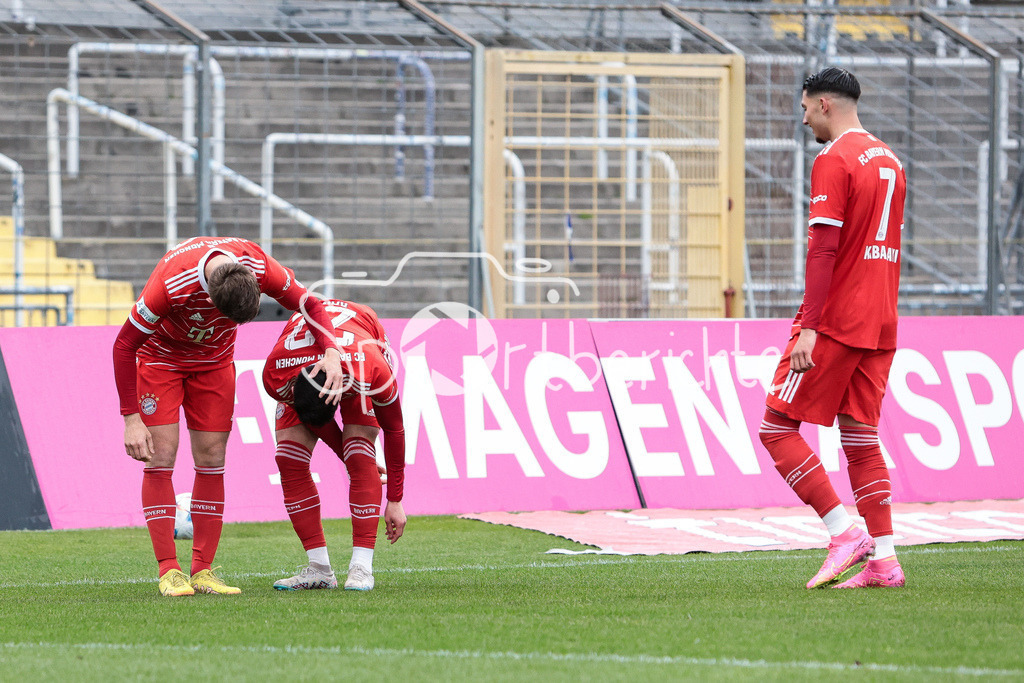 FC Bayern Amateure - SpVgg Hankofen-Hailing | Jubel der BAyern Amateure nach dem Treffer zum 1-0 / Torjubel / Tor