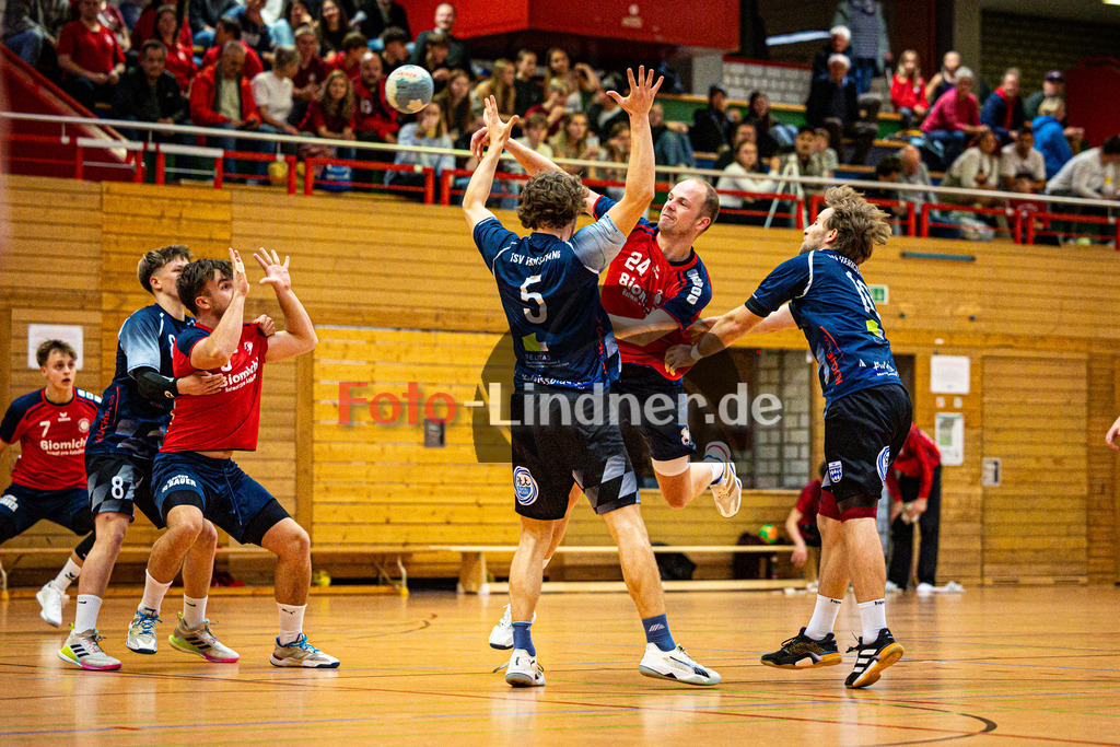TSV Weiheim gegen TSV Herrsching II | Handball Bezirksoberliga Herren 2025/26, TSV Weiheim gegen TSV Herrsching II, 20251025,Angriff und Wurf von Maximilian OSTHÖVER (TSV Weilheim 24),2025-10-25 in Weilheim (Jahnhalle)Andreas KUNZ (TSV Weilheim 6), Andreas TÜRK (TSV Herrsching II 5), Maximilian OSTHÖVER (TSV Weilheim 24), Kai HOFFMANN (TSV Herrsching II 10)Copyright: WolfgangxLindner