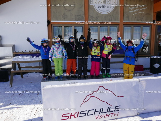 Gruppe Anna Maria Siegerehrung | Photos von der Skischule Warth - Realisiert mit Pictrs.com