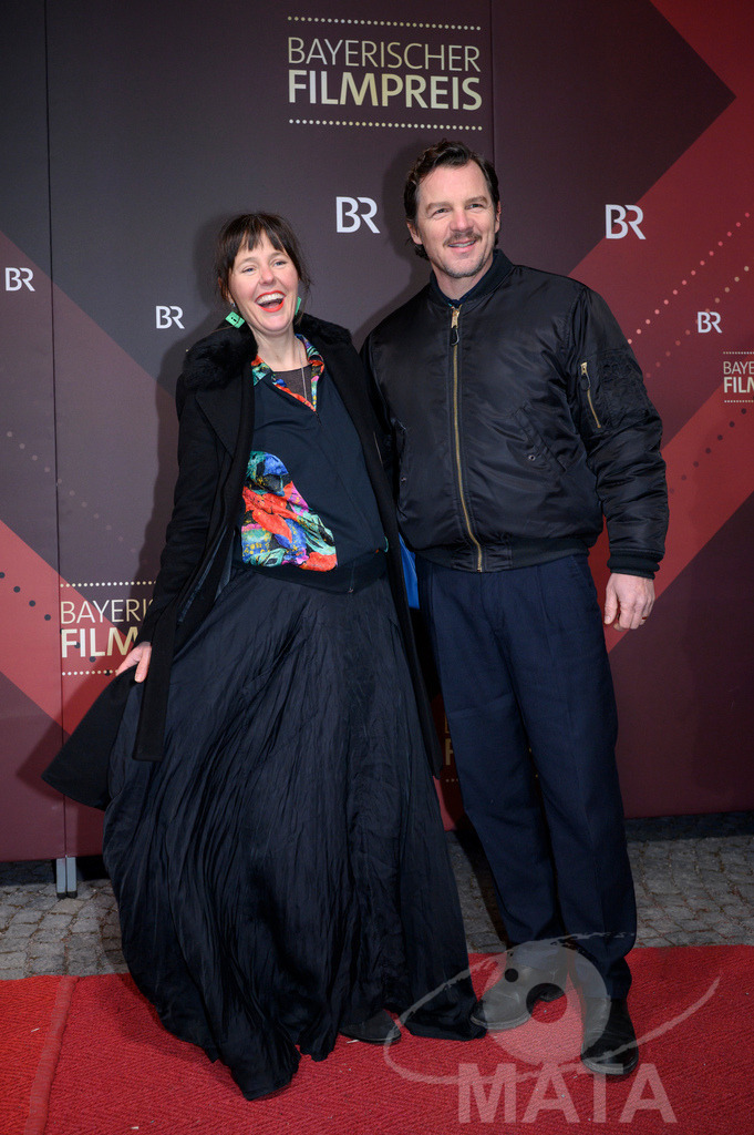 _DWI5210 | Zora Thiessen und Felix Klare bei der Verleihung des 47. Bayerischen Filmpreises 2026  im Prinzregententheater. München, Deutschland. Der Bayerische Filmpreis wird seit 1979 von der Bayerischen Staatsregierung verliehen, um die Bedeutung des Kinofilms als Kulturgut herauszustellen - Realisiert mit Pictrs.com