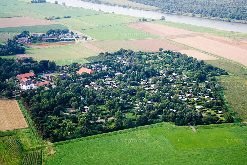 Aerial view: View of the town in De Hamert in the state Limburg, Netherlands. – Photo: IMG_12966.jpg taken on 08/31/2008 by Werner Riehm/FLY-FOTO.com – Resolution of the original: 3456 x 2304 px
