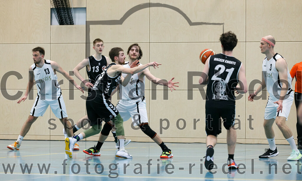 2023-03-26_063_TSV_Vaterstetten_gegen_Wacker_Knights_Burghausen | Vaterstetten, Deutschland, 26.03.2023:
Basketball, Bayernliga Herren Südost 2022 / 2023, 17. Spieltag, TSV Vaterstetten gegen Wacker Knights Burghausen, Endergebnis: 

Konstantin Huber (TSV Vaterstetten, #13), Finn Liebig (TSV Vaterstetten, #10), F. Sutur (TSV Vaterstetten, #3)

Foto: Christian Riedel / fotografie-riedel.net