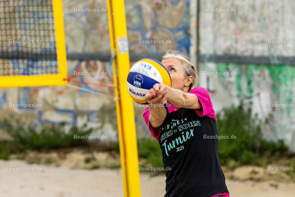 2023-00069349-Vater-Sohn-Turnier |  18.05.2023; Berlin Foto: Gerold Rebsch - www.beachpics.de
