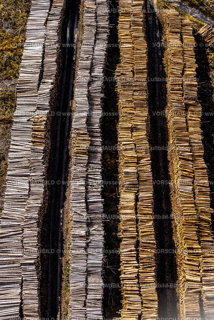 Bestwig220902037 | Luftbild, Waldschäden, Waldsterben, Holzstapel, Baumstämme, Ostwig, Bestwig, Ruhrgebiet, Nordrhein-Westfalen, Deutschland