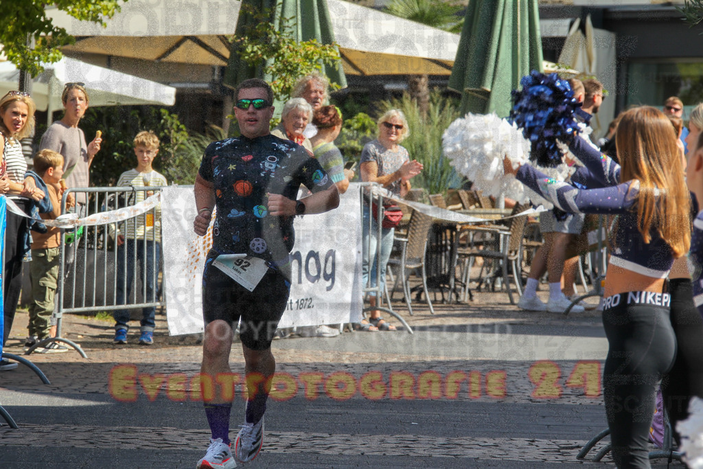 250824_1235_EV4_9299 | Sportfotografie im Rhein-Sieg Kreis, Köln, Bonn, NRW, Rheinland Pfalz, Hessen, etc. Unser Tätigkeitsfeld umfasst den Laufsport vom Volkslauf über den Marathon, Duathlon, Triathon bis zum Ultralauf wie Kölnpfad Ultra oder Schindertrail.