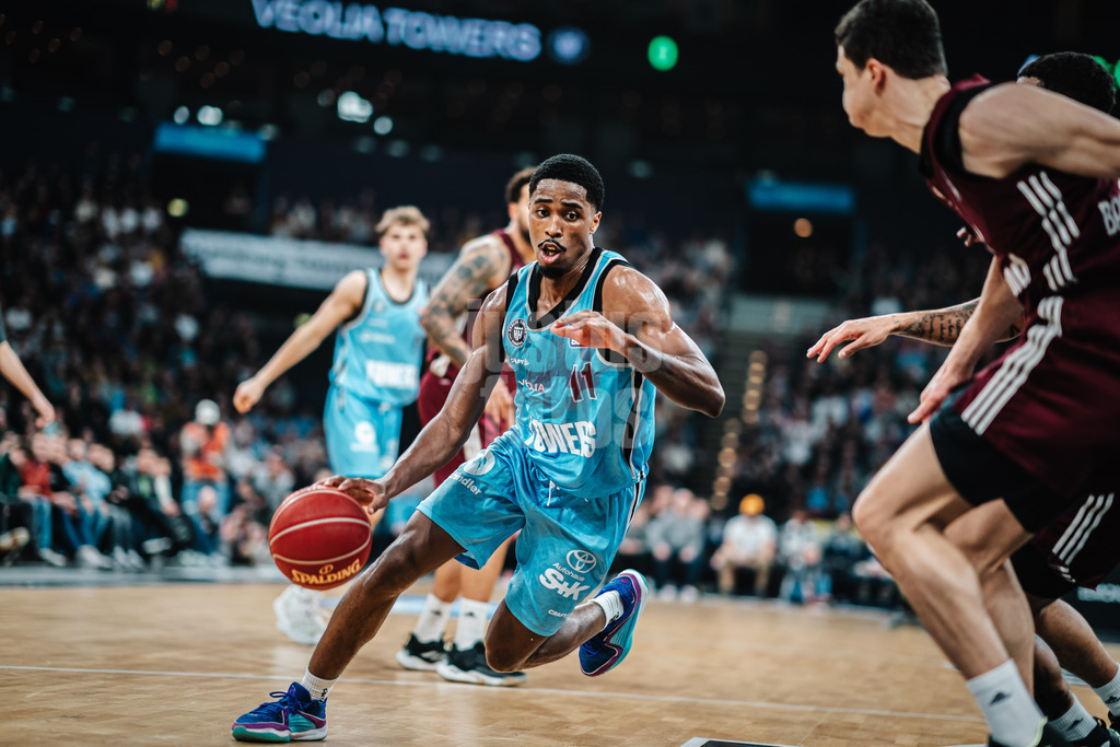 Basketball | Männer | Saison 2023/2024 | easyCredit Basketball Bundesliga | Veolia Towers Hamburg vs. FC Bayern München | 26.03.2024 | William Christmas (#11, Veolia Towers Hamburg) mit dem Ball