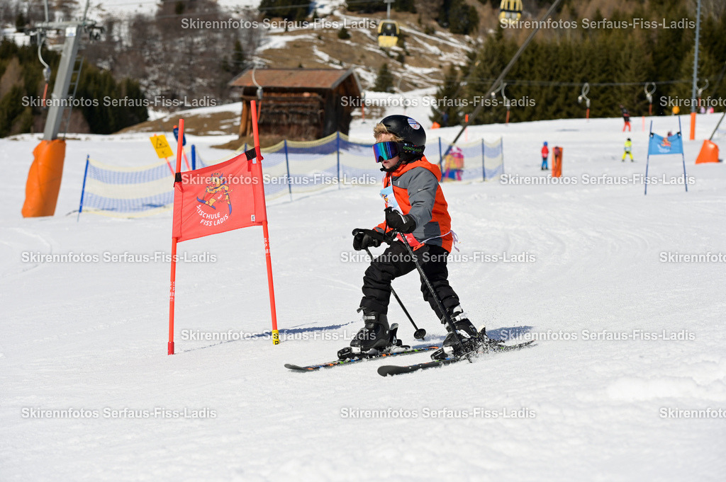 SRF_27.02.2026_697 | Skirennfotos,Serfaus,Fiss,Ladis,Kinderskirennen,Winter,Tirol,Oberland,skirace,SFL,feelfree,weil wir's genießen,ski,Ski,skifahren,Sonnenplateau, - Realisiert mit Pictrs.com