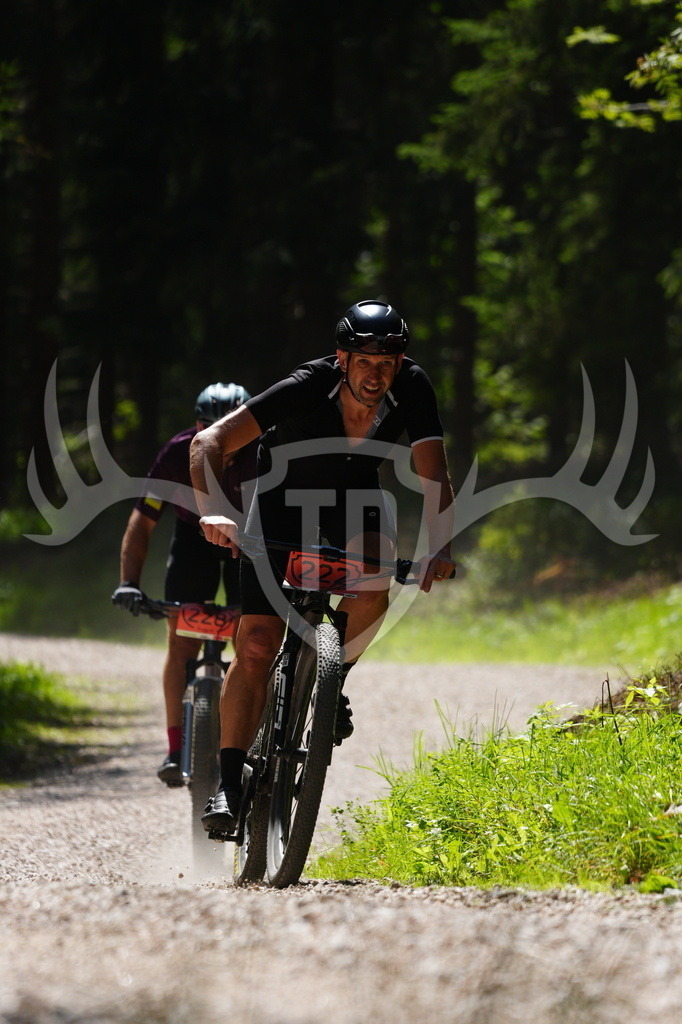 FC605607 | Fotogalerie der Treibjagd im Dunkelwald - Dein MTB Etappenrennen im Erzgebirge - Realisiert mit Pictrs.com