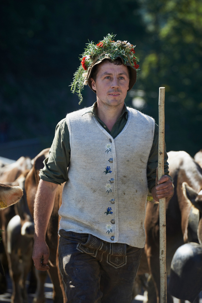 Alptag in Schwarzenberg | Schwarzenberg, Austria - September 08, 2015: Alptag in Schwarzenberg; Kuhhirte mit Kopfschmuck. - Realisiert mit Pictrs.com