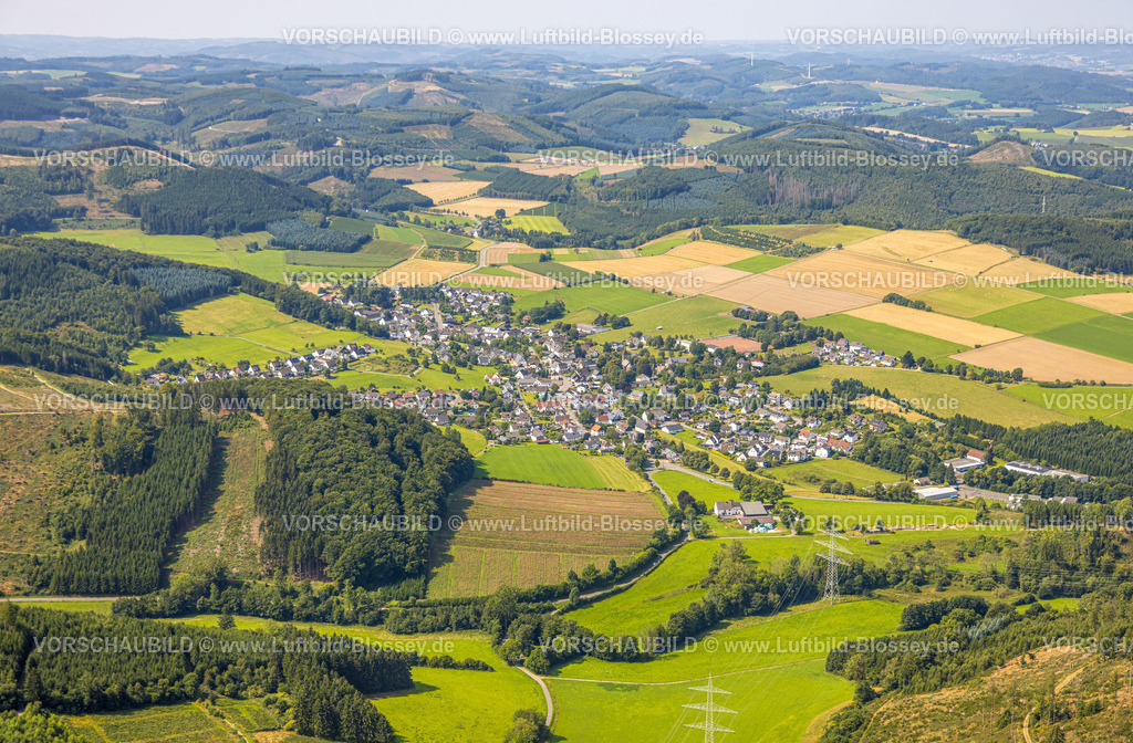 Meschede250807504 | Luftbild, Wiesen und Felder Wohngebiet Ortsansicht Ortsteil Endorf, Sundern, Sauerland, Nordrhein-Westfalen, Deutschland