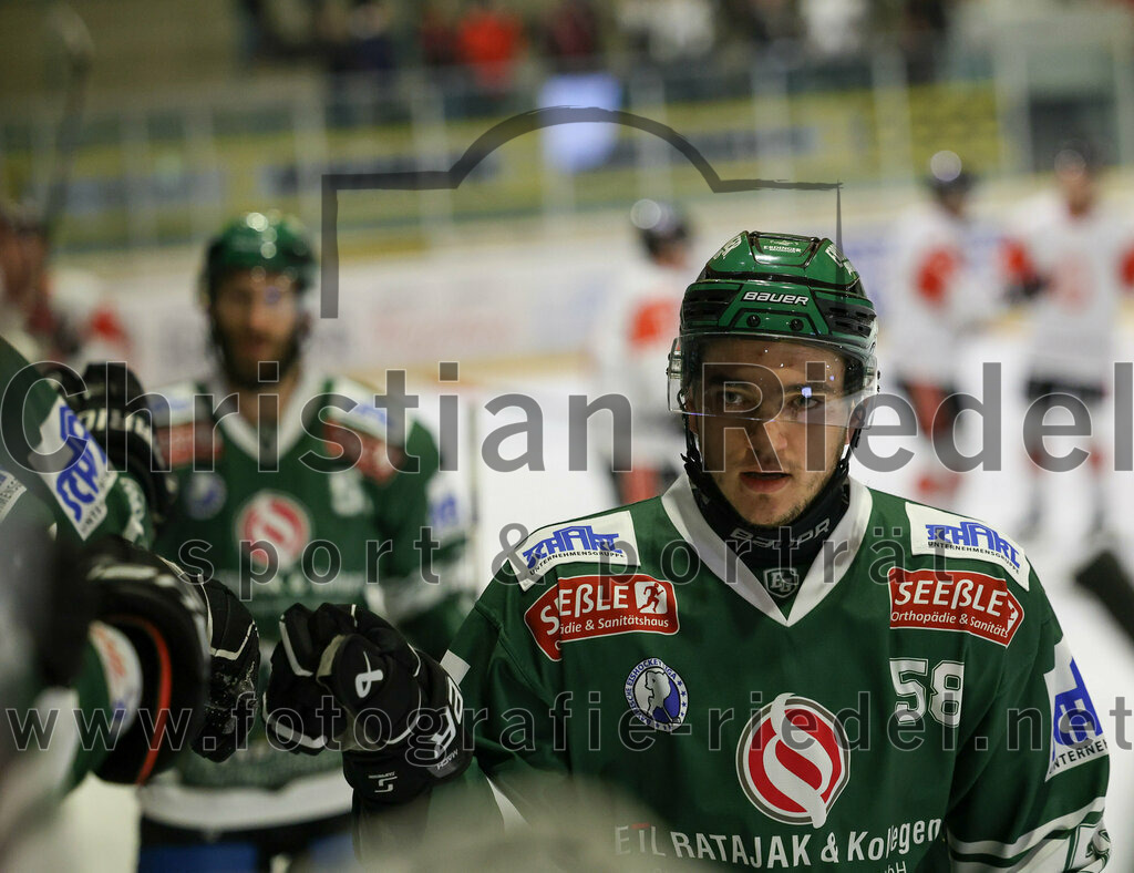 2024-01-12_047_TSV_Erding_gegen_EV_Dingolfing | Erding, Deutschland, 12.01.2024:
Eishockey, Bayernliga Vorrunde 2023 / 2024, 24. Spieltag, TSV Erding gegen EV Dingolfing, Endergebnis: 10:2

Paul Pfenninger (Erding Gladiators, #58)

Foto: Christian Riedel / fotografie-riedel.net