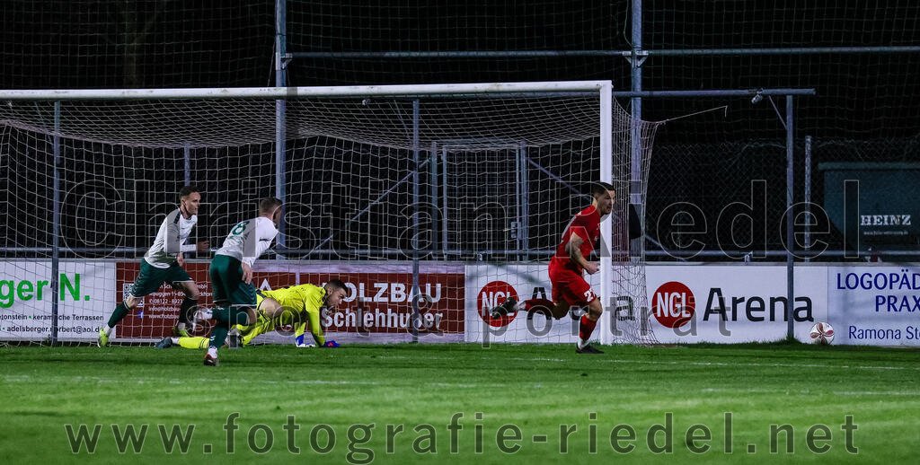 2024-03-28_026_FC_Schwaig_gegen_VfB_Forstinning | Oberding, Deutschland, 28.03.2024:
Fußball, Landesliga Südost 2023 / 2024, 27. Spieltag, FC Schwaig gegen VfB Forstinning, Endergebnis: 2:1

Leon Roth (FC Schwaig, #21), Nils Wölken (FC Schwaig, #8), Torwart Maximilian Hug (FC Schwaig, #24), Florian Pflügler (VfB Forstinning, #27)

Foto: Christian Riedel / fotografie-riedel.net
