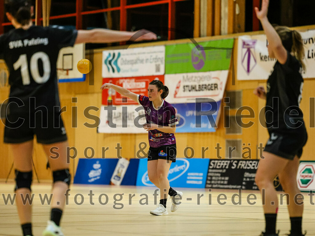 2024-02-10_110_SpVgg_Altenerding_gegen_SVA_Palzing | Erding, Deutschland, 10.02.2024:
Handball, Bezirksoberliga Frauen Altbayern 2023 / 2024, 14. Spieltag, SpVgg Altenerding gegen SVA Palzing, Endergebnis: 27:28

Veronika Wöhrl (SVA Palzing, #10), Katharina Künstner (SpVgg Altenerding, #23)

Foto: Christian Riedel / fotografie-riedel.net