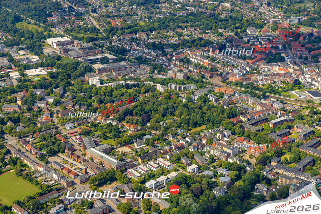 Bild der Stadt Neumünster - Die Luftaufnahme wurde 2025 vom UL-Flugzeug heraus erstellt ( keine Drohne ) - Hochauflösende Luftaufnahme - für professionelle Ausdrucke geeignet. Die Geschenkidee !Hier alle&nbsp;Infos zur Lizenzierung der LuftaufnahmeWir fliegen auch dieses Jahr wieder in Ihre Region um Luftbilder zu erstellen.- Luftbild anfragen