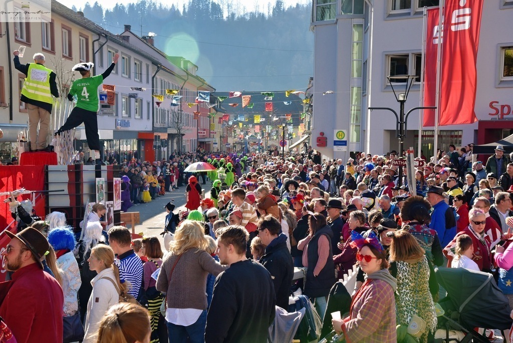 FaMoUmzug-071-RA | Fotoblog Schwarzwald, Foto Blog Wiesental, Pfaffenberg, Winterzauber, Zeller Bergland, Zell im Wiesental, Fotoblog Wiesental, Landschaftsfotos, Bilder Wiesental, Natur, Naturbilder, Fastnacht, Zeller Fastnacht, Zeller Fasnacht, Zeller Bergland, Belchen, - Realisiert mit Pictrs.com