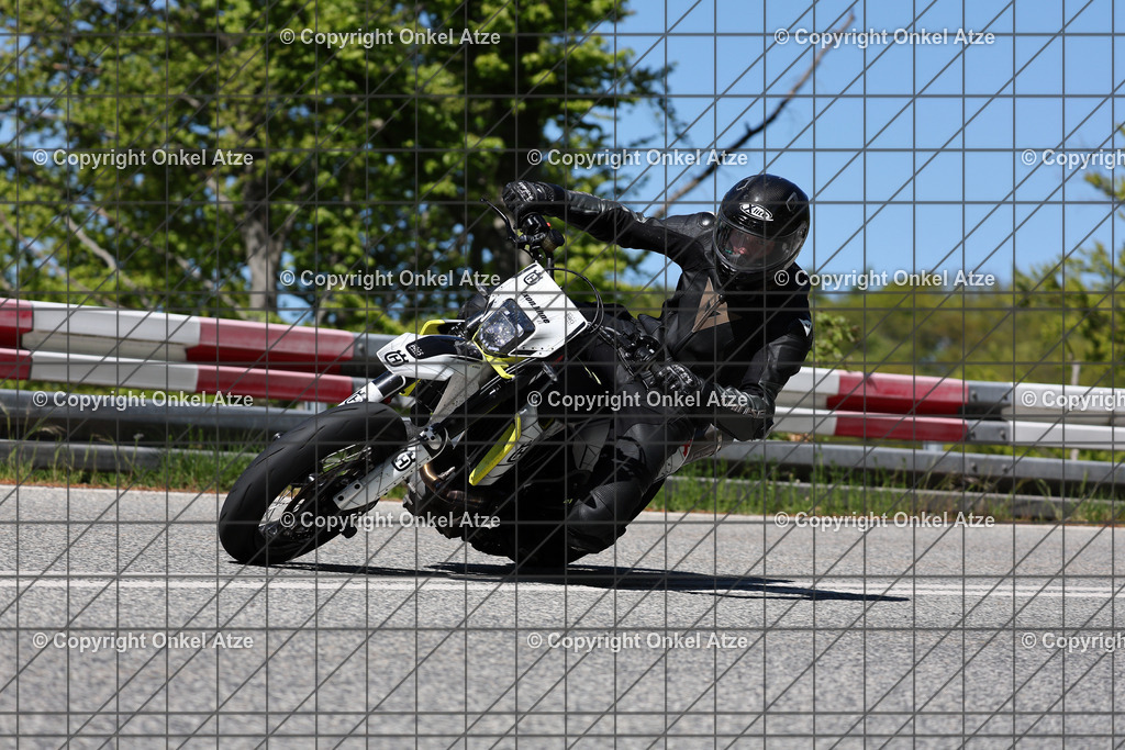 IMG_9645 | Fotograf am Kyffhäuser. Onkel Atze. Kyffhäuser Rennstrecke. Café36. Motorsportfotografie. - Realisiert mit Pictrs.com