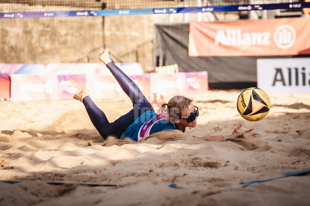 Beachvolleyball | Frauen | Allianz German Beach Tour 2025 | Tourstop Düsseldorf | 08.05.2025 | Nina Interwies verpasst den Ball