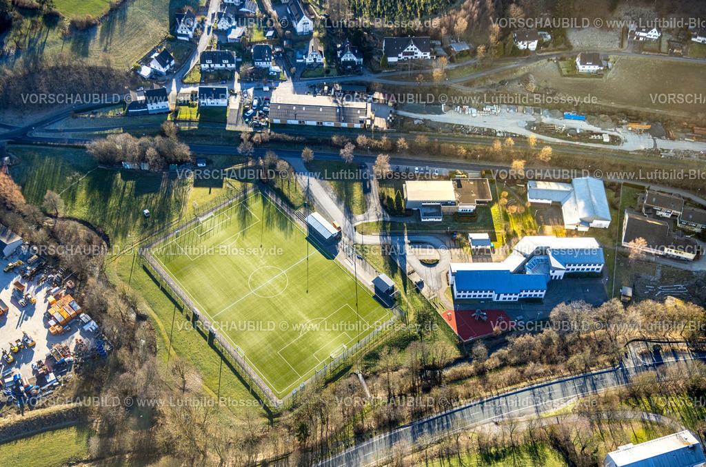 Schmallenberg230205248Dorlar | Luftbild, Fußballplatz und Martinsschule HSK, Dorlar, Schmallenberg, Sauerland, Nordrhein-Westfalen, Deutschland