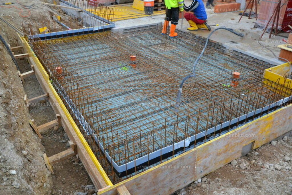 bib-lg04-betonarbeiten-0567 | Nach LV-Leistungsgruppen sortierte Detailfotos über den Bau eines Hauses. Alle Hausbau-Bilder direkt vom Urheber und Autor der Website Haus-Selber-Bauen.com