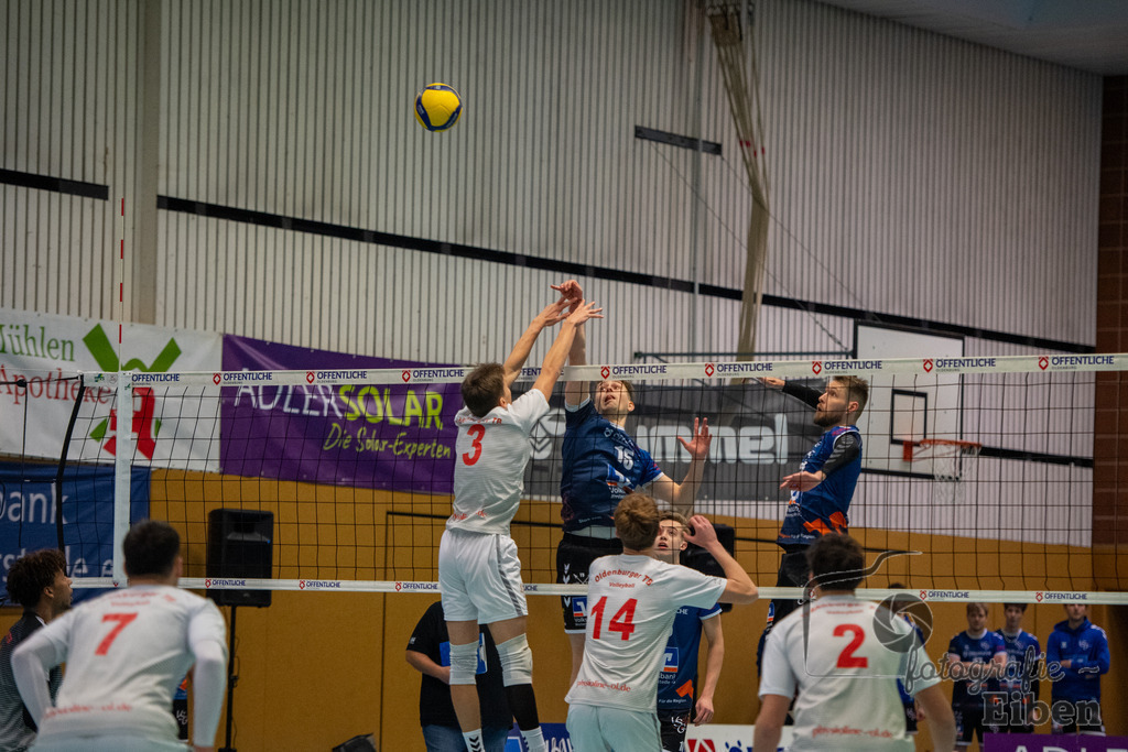 VSG Ammerland-Oldenburger TB | Regionalliga; VSG Ammerland (blau)-Oldenburger TB (weiß) am 18.01.2025 in Bad Zwischenahn (Sporthalle Schilldestraße ), Photo: Philip Eiben 2025 - Realisiert mit Pictrs.com