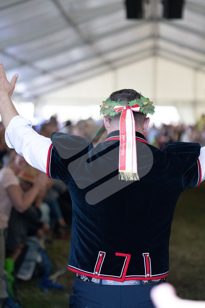Rigi2025_3184 | Die Schwinger des Schwyzer Kantonalen Schwingerverbandes: Fotos, die Dynamik und Leidenschaft festhalten, sowie emotionale Momente aus dem traditionellen Schwingsport zeigen. - Realisiert mit Pictrs.com