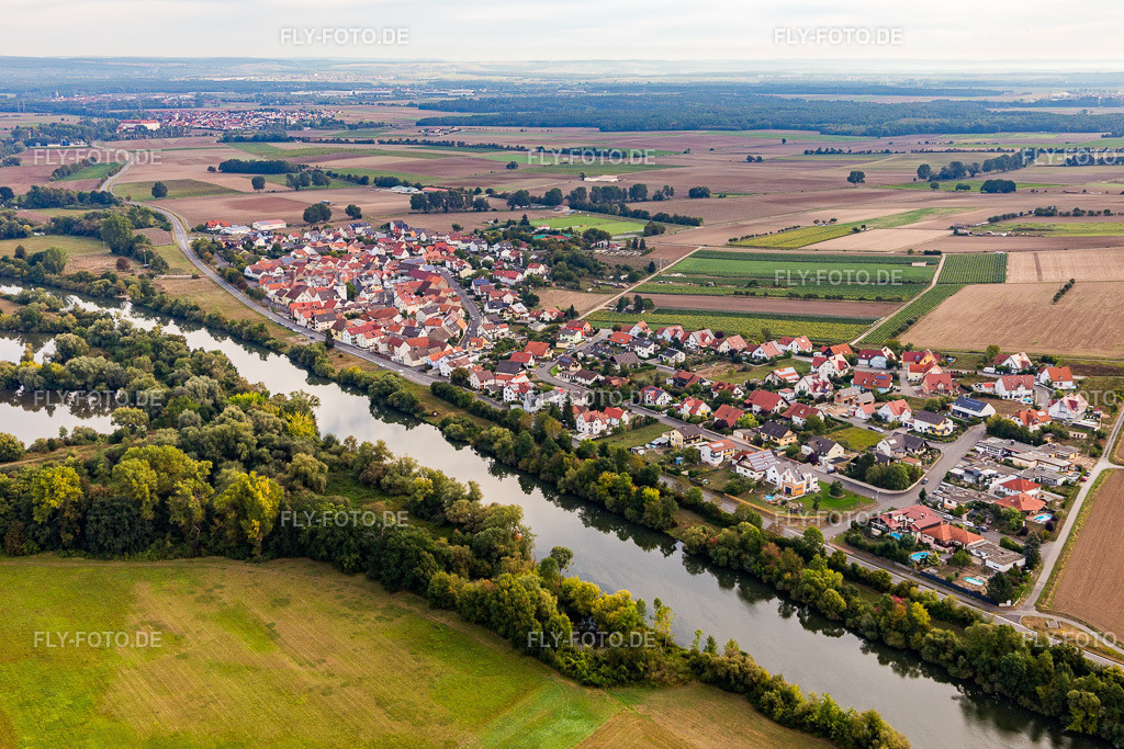 Ortsansicht | Luftbild: Ortsansicht im Ortsteil Hirschfeld in Röthlein im Bundesland Bayern in Deutschland. Foto: IMG_111304.jpg vom 09.09.2018 durch Werner Riehm/FLY-FOTO.de - Realisiert mit Pictrs.com