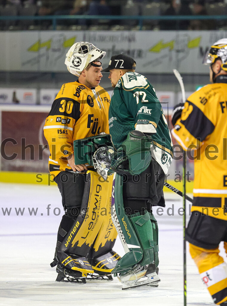 2025-08-22_170_TSV_Erding_gegen_EV_Fuessen | Erding, Deutschland, 22.08.2025:Eishockey, Oberliga Süd 2025 / 2026, Testspiel, TSV Erding gegen EV Füssen, Endergebnis: 1:4Torwart Timotej Pancur (EV Füssen, #30), Torwart David Zabolotny (Erding Gladiators, #72)Foto: Christian Riedel / fotografie-riedel.net