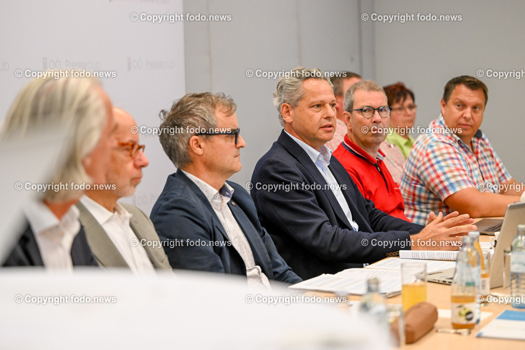 Pressekonferenz ADX Energy_ 07.09.2023-30 | 07.09.2023, Presseclub Linz, AUT, Pressekonferenz ADX Energy, Stimmungslage zur Gasexploration in Molln, im Bild Georg Brasseur (Univ. Prof. TU Graz), Alan Reingruber (Geschaeftsfuehrer ADX Vie GmbH), Paul Fink (CEO ADX Energy), Andreas Knoll (Regioplan Ingenieure Salzburg GmbH), Martin Schober (Gemeindevorstand Molln)