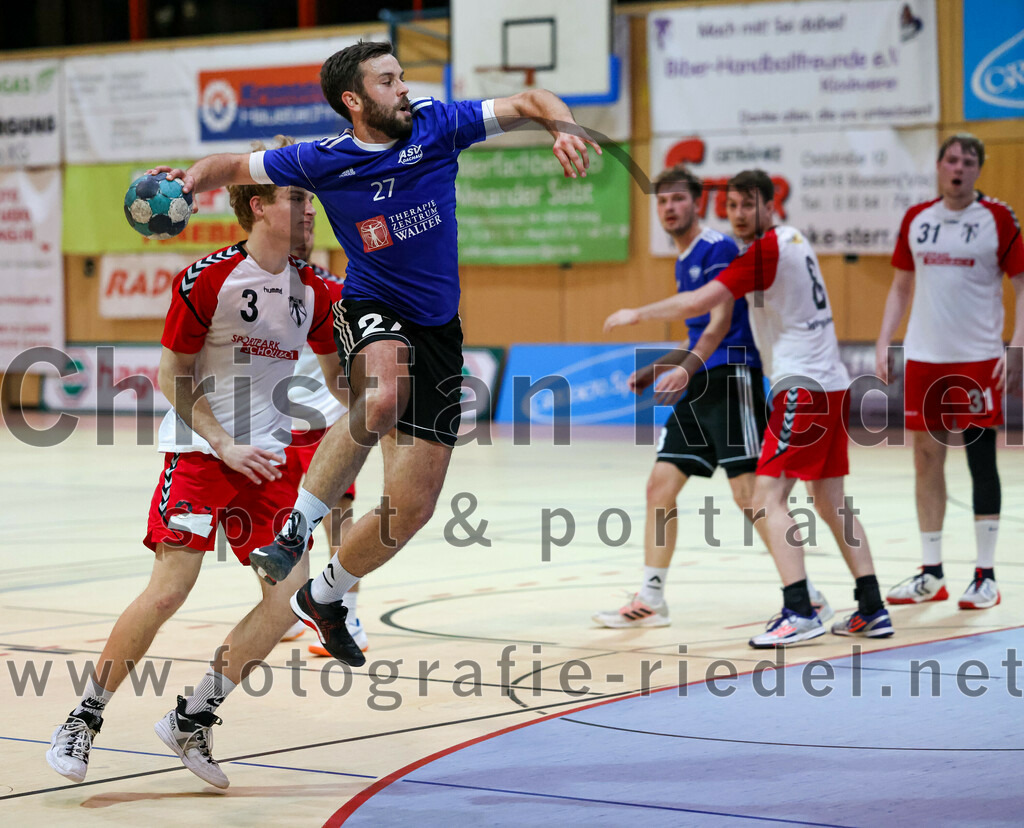 2022-10-08_079_SpVgg_Altenerding_gegen_ASV_Dachau | Erding, Deutschland, 08.10.2022:
Handball, Bezirksoberliga Männer 2022 / 2023, 4. Spieltag, SpVgg Altenerding gegen ASV Dachau, Endergebnis: 23:23

Jakob Obermair (SpVgg Altenerding, #3), Ludwig Streller (ASV Dachau, #27)

Foto: Christian Riedel / fotografie-riedel.net