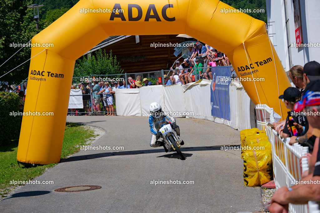 P1036813-2 | Erleben Sie atemberaubende, hochqualitative Fotos Ihrer Fahrt entlang der malerischen Alpenstraßen. Besuchen Sie alpineshots.com, um professionelle Aufnahmen Ihrer unvergesslichen Reise zu finden und zu kaufen - Realisiert mit Pictrs.com