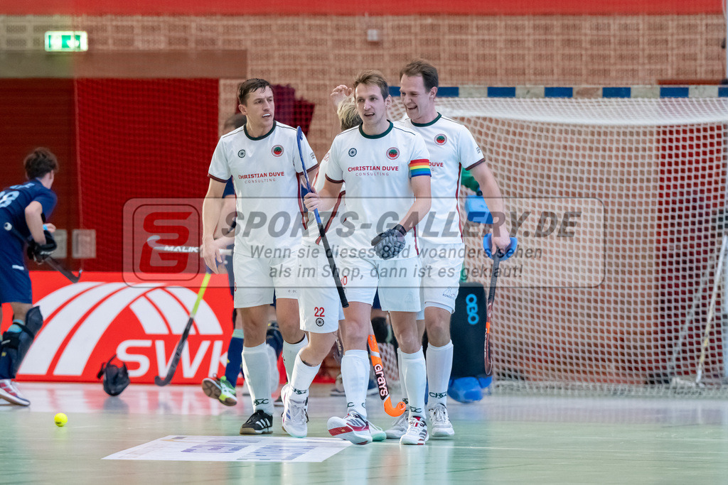 HK_20250118_101781 | 1/4 Finale 1. Bundesliga Halle Herren Crefelder HTC - Zehlendorfer Wespen am 18.1.2025 Halle Glockenspitz, Krefeld , Boomes Anton ( Crefelder HTC #23 ) , LangHeinrich Finn ( Crefelder HTC #22 ) , Niklas Wellen ( Crefelder HTC 10 ) , Linus Michler ( Crefelder HTC #7 )