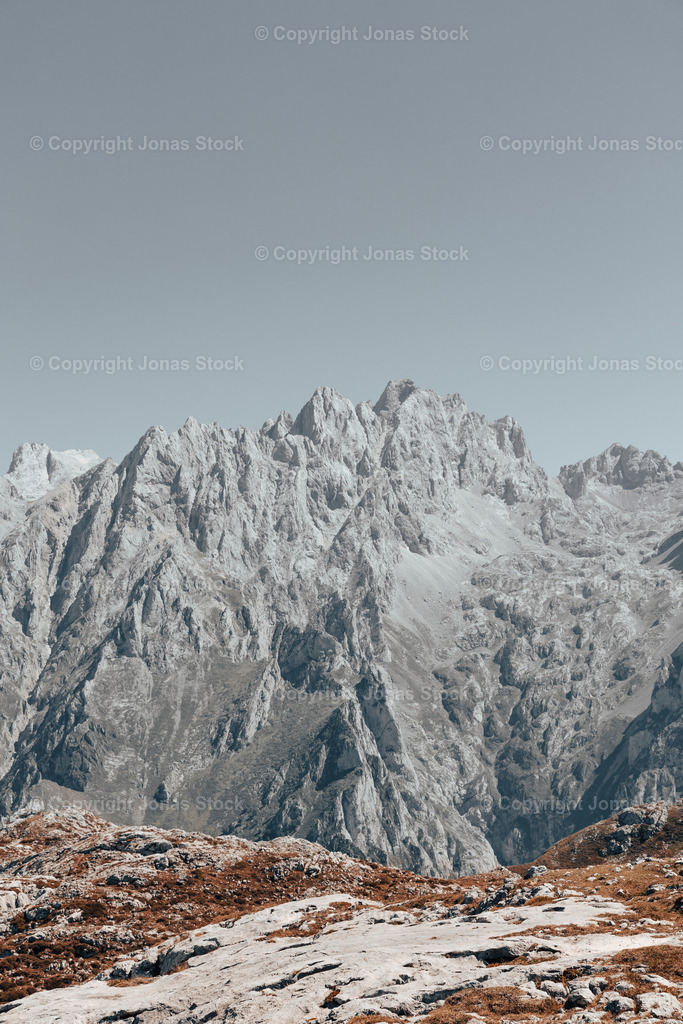 Picos de Europa | Stunning view of some peaks in the spanish Picos de Europa.  - Realisiert mit Pictrs.com