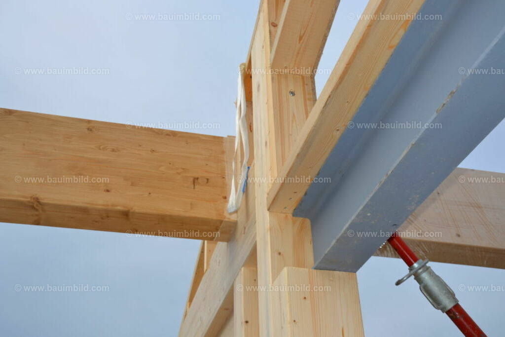 bib-lg09-holzbau-0125 | Nach LV-Leistungsgruppen sortierte Detailfotos über den Bau eines Hauses. Alle Hausbau-Bilder direkt vom Urheber und Autor der Website Haus-Selber-Bauen.com