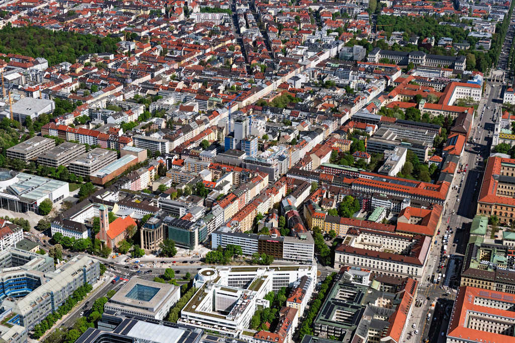 dr__0063331.jpg | MüNCHEN 29.04.2025 Innenstadtbereich im Stadtgebiet Maxvorstadt an der Altstadtring-Tunnel, Ludwigstraße, Von-der-Tann-Straße in München im Bundesland Bayern, Deutschland. // Cityscape of the district Maxvorstadt on street Altstadtring-Tunnel, Ludwigstrasse, Von-der-Tann-Strasse in Munich in the state Bavaria, Germany. Foto: Daniel Reiter