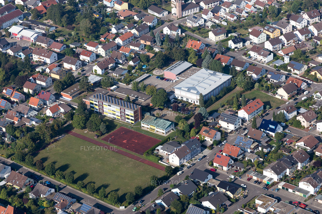 Luftbild: Sporthalle, Hallenbad und Pestalozzi Schule Liedolsheim im Ortsteil Liedolsheim in Dettenheim im Bundesland Baden-Württemberg in Deutschland. Foto: IMG_094853.jpg vom 24.09.2016 durch Werner Riehm/FLY-FOTO.de