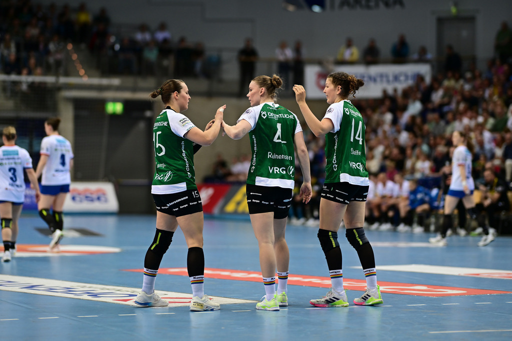 Handball I Frauen I Saison 2024-2025 I 1. HBF I Play-Off I Viertelfinale I VfL Oldenburg - HSG Blomberg-Lippe | Der Sportfotograf. - Realisiert mit Pictrs.com