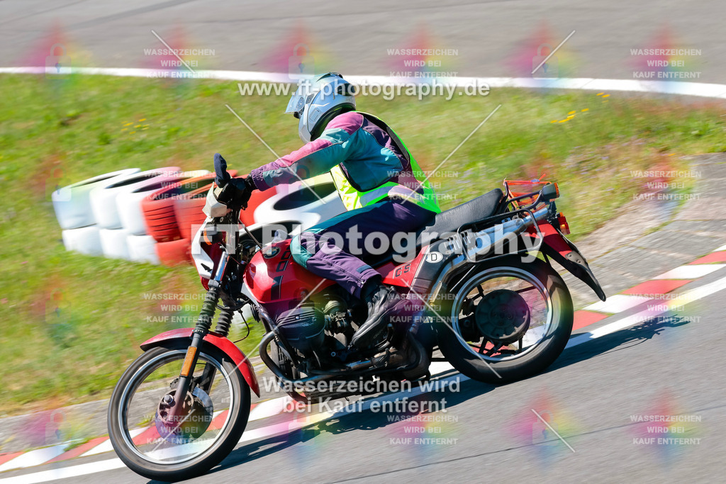 Moto-TeamOBK-22377 | Hier findet Ihr Bilder von Touristenfahrten auf der Nürburgring Nordschleife oder von anderen Veranstaltungen die ich besucht habe. Viel Spass beim Durch Schauen 