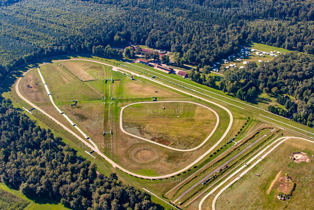 Luftbild: Hippodrome de la Hardt im Ortsteil Altenstadt in Wissembourg im Bundesland Bas-Rhin in Frankreich. Foto: IMG_31124.jpg vom 07.08.2010 durch Werner Riehm/FLY-FOTO.de