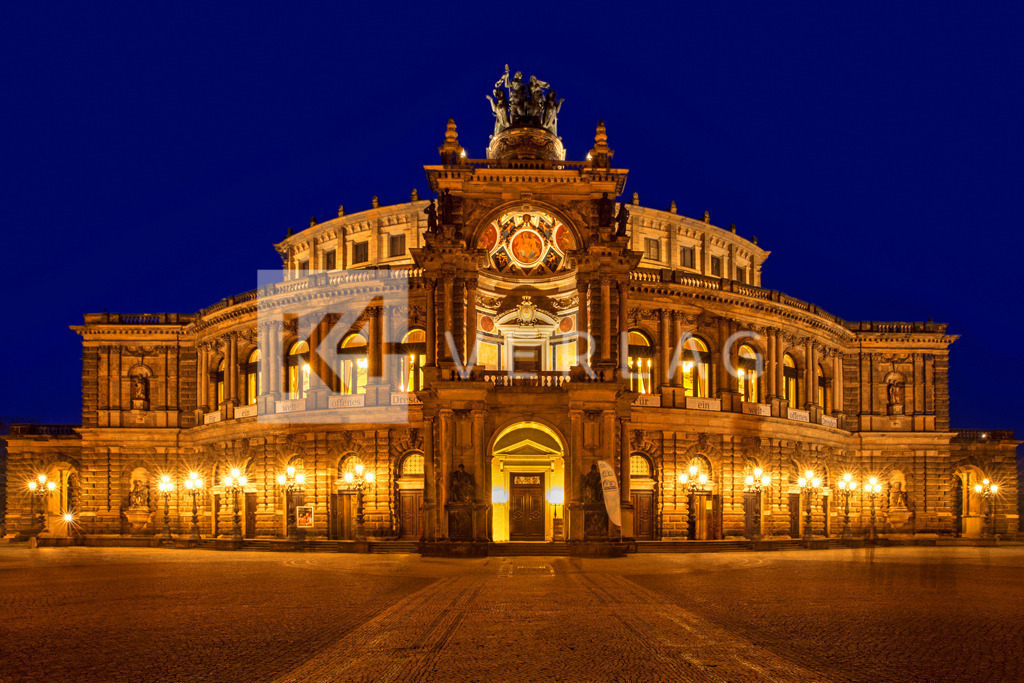 Semperoper-Theaterplatz-Dresden-MG_2616 | Blick auf das Eingangsportal der Semperoper auf dem Theaterplatz in Dresden. - Realisiert mit Pictrs.com