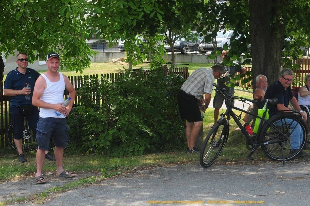 Geißmannsdorf-2026-Festumzug-022 | Festumzug in Geißmannsdorf bei Bischofswerda im Juni 2026. Fotografische Eindrücke und Momentaufnahmen vom Festumzug anläßlich des 800-jährigen Bestehens von Geißmannsdorf - mit Teilnehmern und Gästen, Strohpuppen und geschmückten Vorgärten und Grundstücken - Realisiert mit Pictrs.com