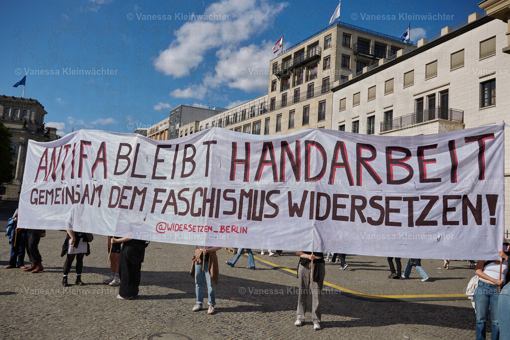 250511_AFDVerbot_BTor_09 | Vanessa Kleinwächter - Realisiert mit Pictrs.com