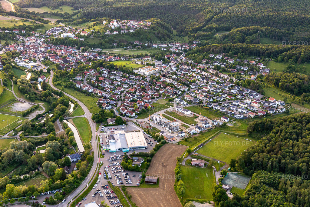 Luftbild: Gohm + Graf Hardenberg GmbH in Aach im Bundesland Baden-Württemberg in Deutschland. – Foto: IMG_131847.jpg vom 25.05.2022 durch Werner Riehm/FLY-FOTO.de – Auflösung des Originals: 5472 x 3648 px – : grafhardenberg.de – Erleben Sie die idyllische Stadt Aach im Hegau | Stadt Aach