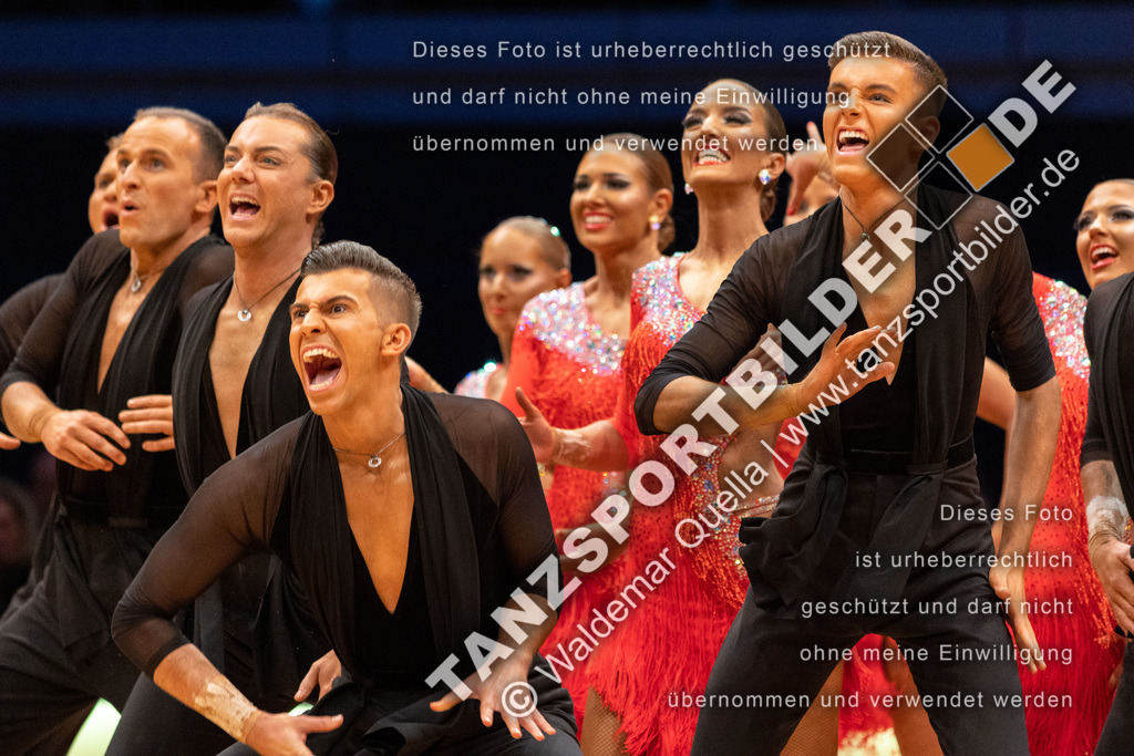 20221112-08178 | Hier finden Sie Tanz Bilder vom Latein und Standard Formationen tanzen. Sportbilder vom Tanzsport. Schöne Fotos und von Weltmeisterschaft, Europameisterschaft, Bundesliga, Regionalliga, Oberliga und Landesliga sowie von GOC Stuttgart, DanceComp, WM Bremen