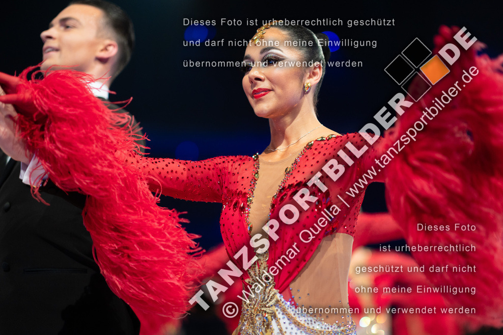 20251206-03775 | Hier finden Sie Tanz Bilder vom Latein und Standard Formationen tanzen. Sportbilder vom Tanzsport. Schöne Fotos und von Weltmeisterschaft, Europameisterschaft, Bundesliga, Regionalliga, Oberliga und Landesliga sowie von GOC Stuttgart, DanceComp, WM Bremen